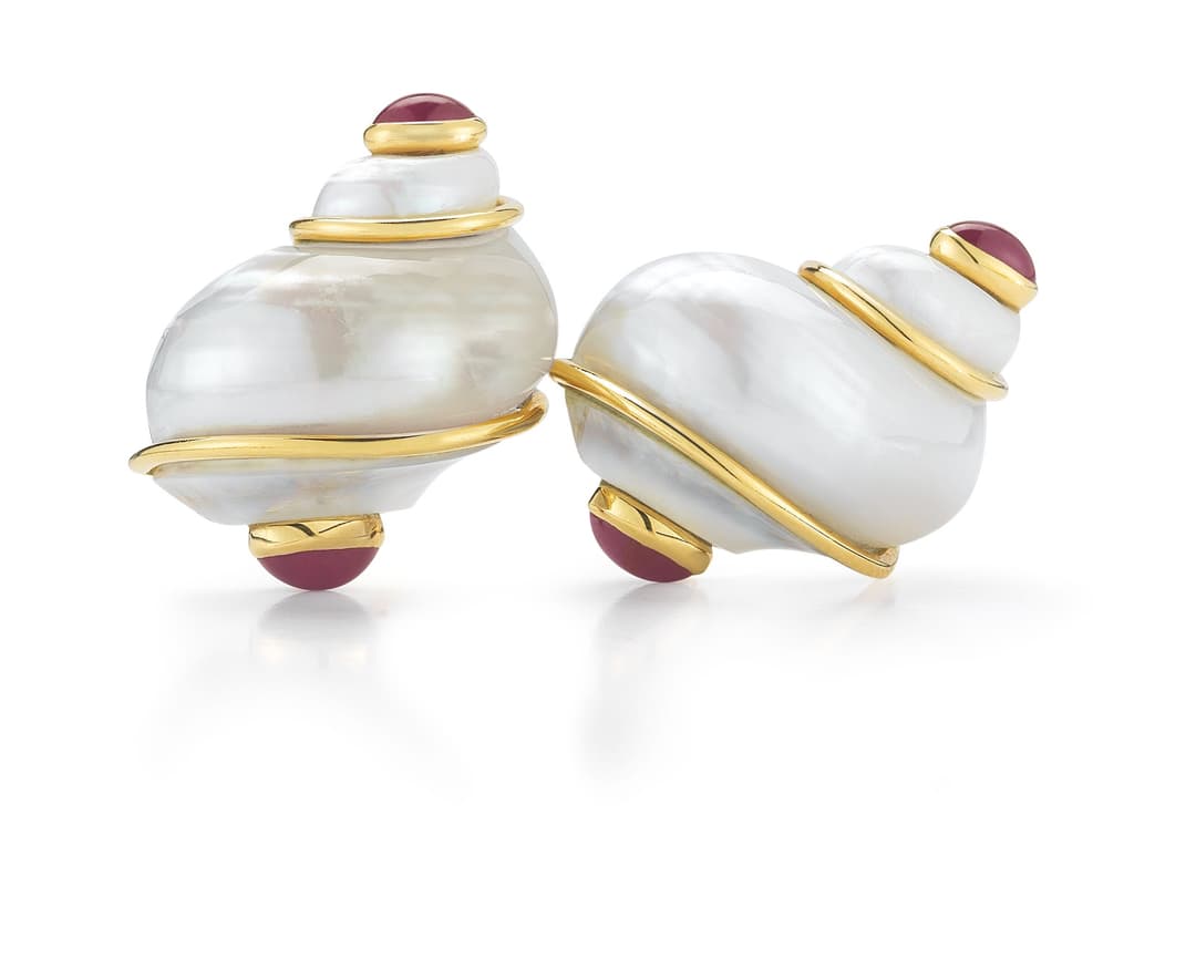 18K Yellow Gold Coral Shell Turbo Earrings